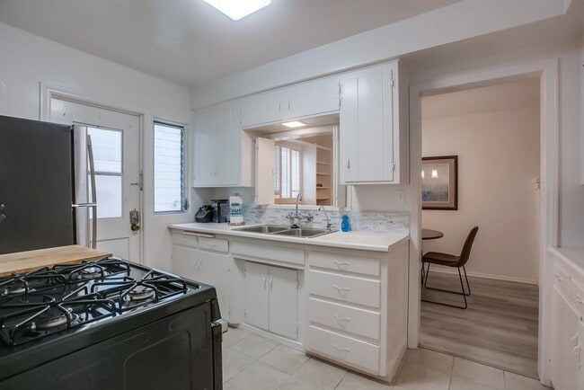 Building Photo - 350 Gravilla St