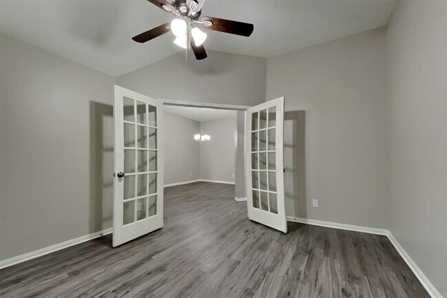 Building Photo - 2606 Spring Chase Dr