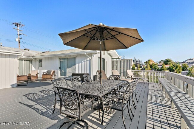 Building Photo - 65 Seaview Ave
