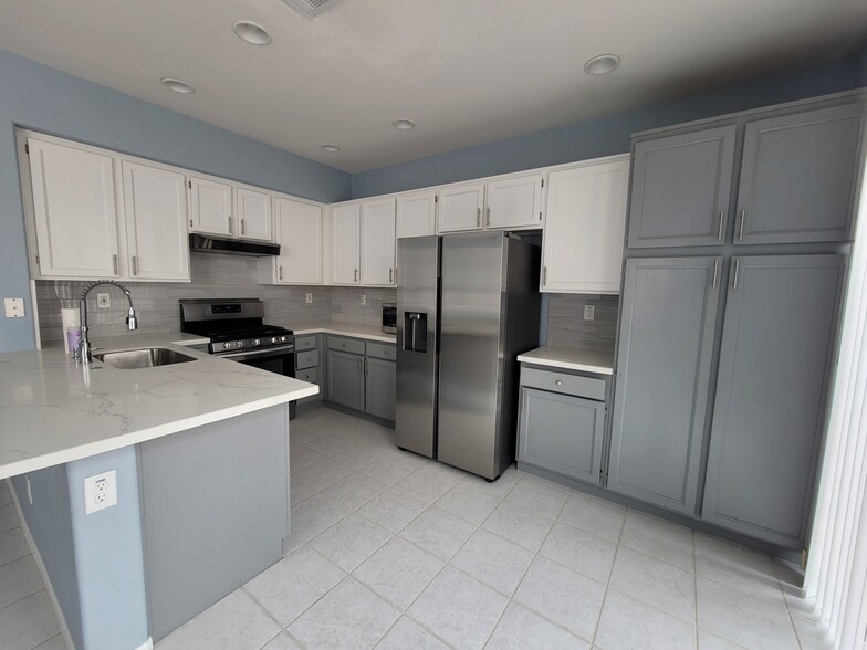 Building Photo - 11559 Compass Point Dr N