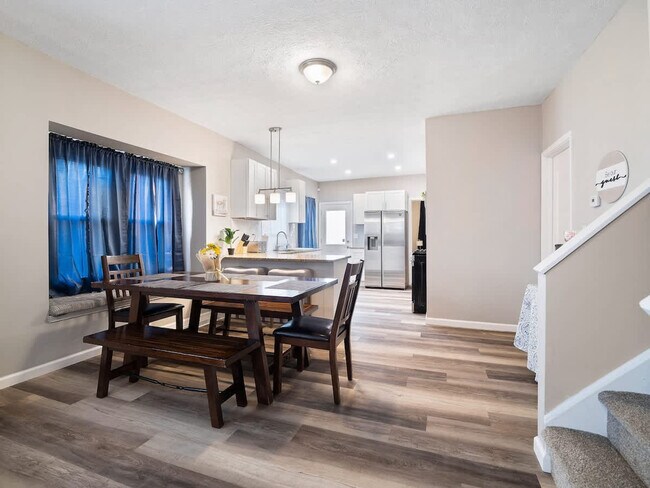 Building Photo - 1415 W 57th St