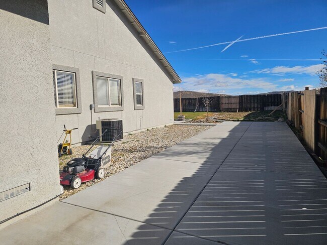 Building Photo - Cold Springs Beauty - Immaculate Newer Hom...