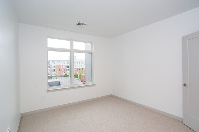 Building Photo - 180 Telford St