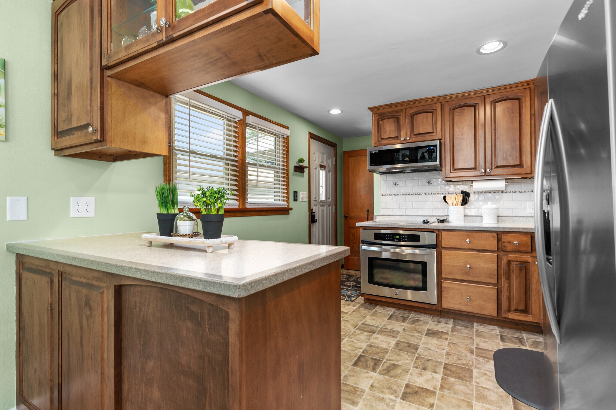 Building Photo - 302 E Wilson Ave