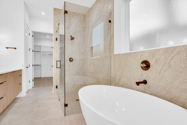 Building Photo - 1711 Nomas St