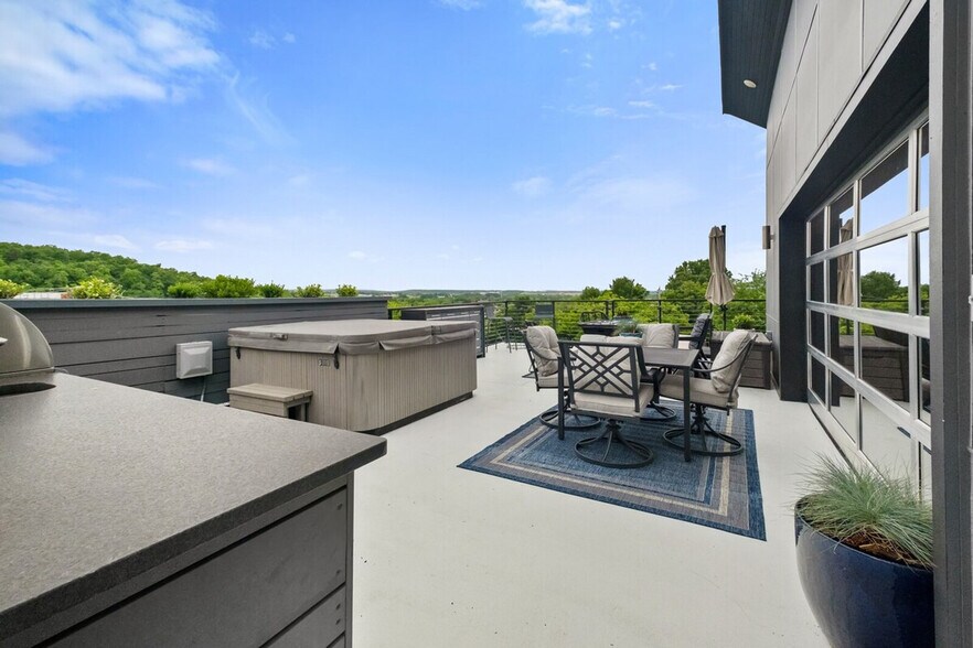 Building Photo - 1588 N Desoto Pl