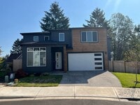 Building Photo - *Contemporary Home, Stylish Luxury, Central Air, Pet Friendly, Fenced Yard