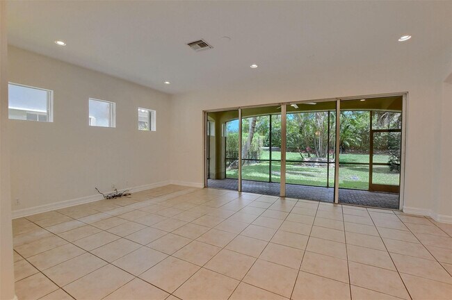 Building Photo - 8290 NW 105th Ln