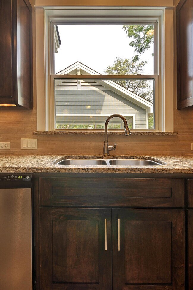 Building Photo - UT PRE-LEASE: 2011 Constructed Custom West...