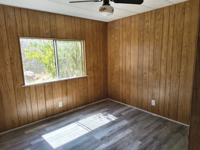 Building Photo - 35468 E Kings Canyon Rd