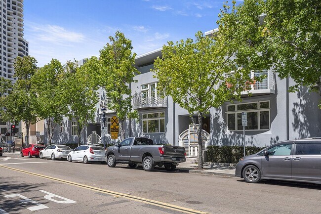 Building Photo - Modern 3 Bedroom Townhouse with Prime Location on Kettner Boulevard in San Diego