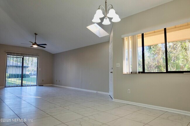 Building Photo - 9241 Arbolita Way