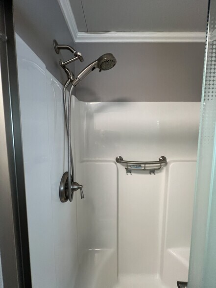 Building Photo - 6501 SE 55th St