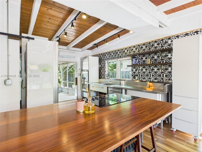 Building Photo - 1632 SW 28th Ave