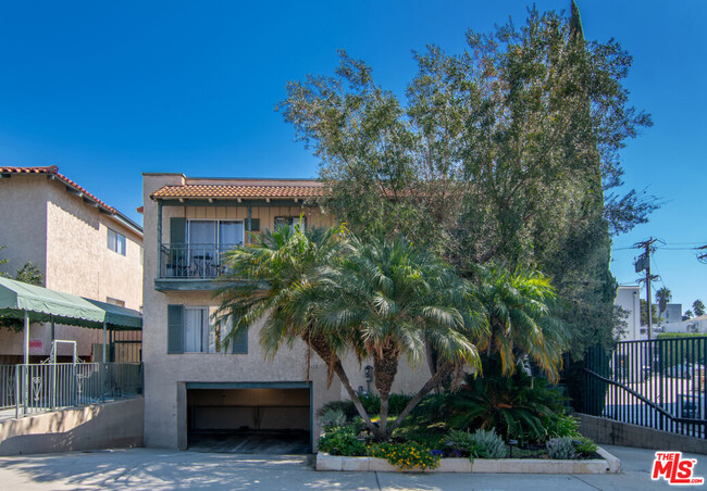Building Photo - 1112 N Olive Dr