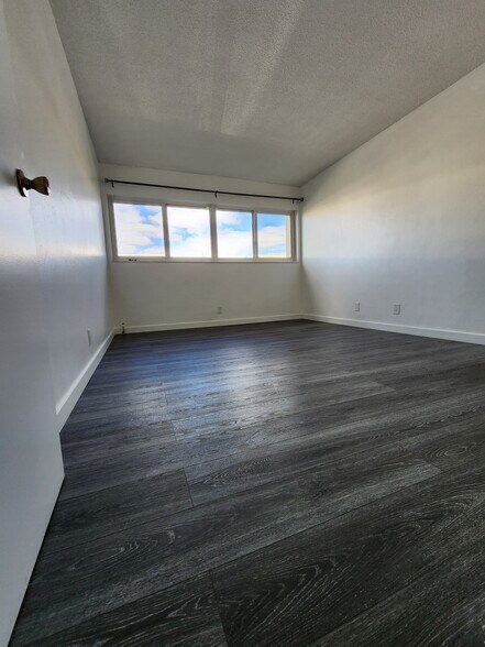 Building Photo - 1400 NE 169th St