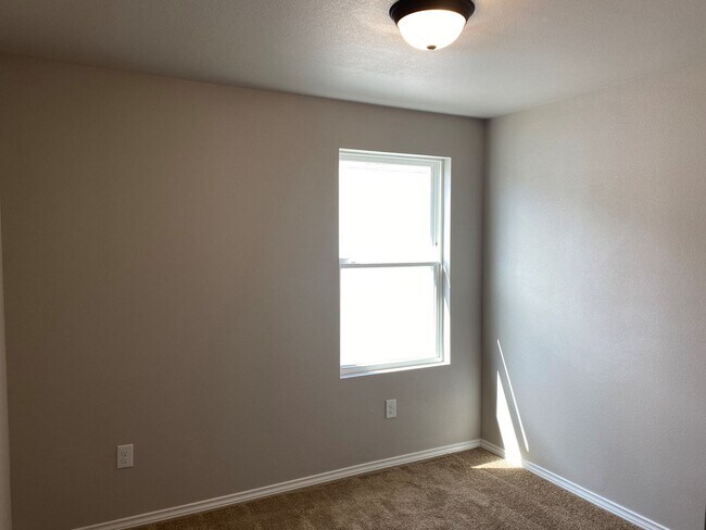 Building Photo - Welcome home to 4110 Swan's Landing #401!