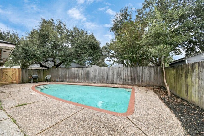 Building Photo - 1207 Martingale Ct