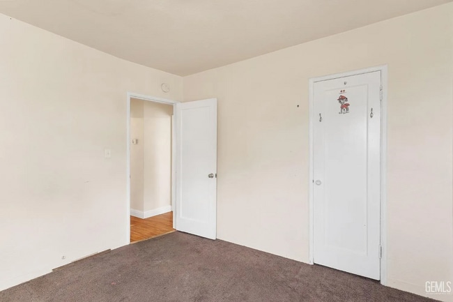 Building Photo - Cute 2+1