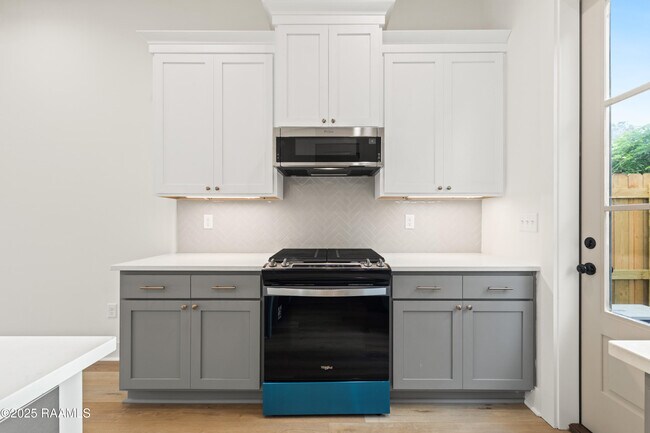 Building Photo - 202 Steiner Oaks