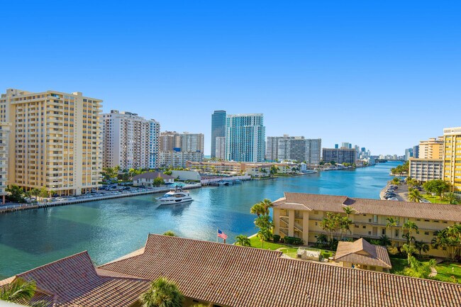 Building Photo - 2602 E Hallandale Beach Blvd
