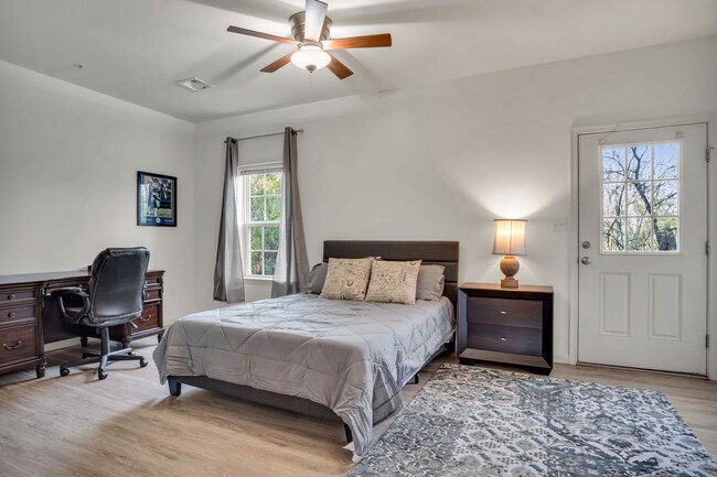 Building Photo - Luxury 4/BR townhome in Carlisle