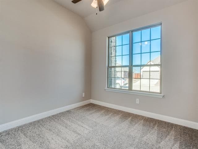 Building Photo - 533 Redbud Dr