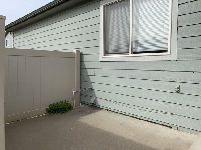 Building Photo - 3 Bed, 2 Bath Duplex in West Fort Collins close to Foothills