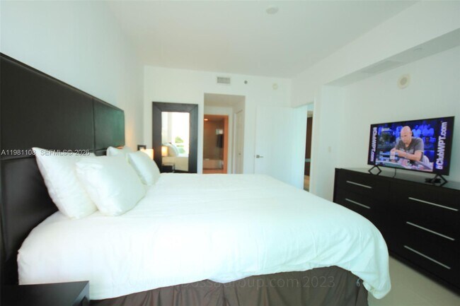 Building Photo - 950 Brickell Bay Dr