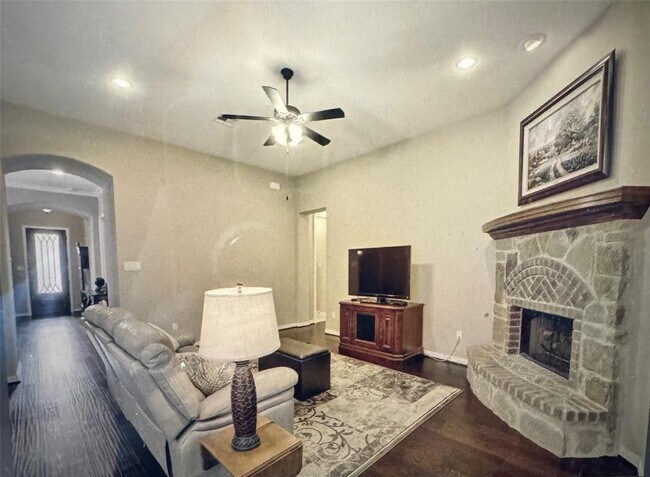 Building Photo - 2414 Sweetwater Ln