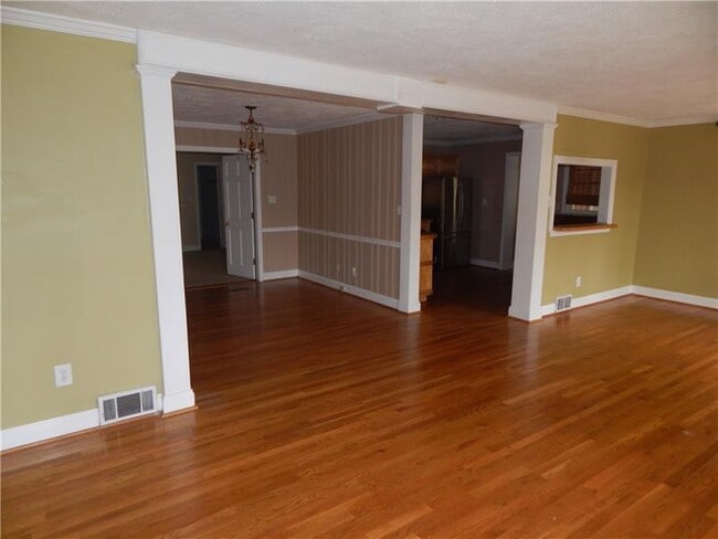 Building Photo - 2678 Green Meadows Ln NE