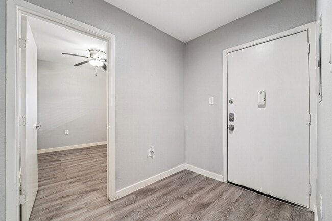 Building Photo - 2807 Beauchamp St