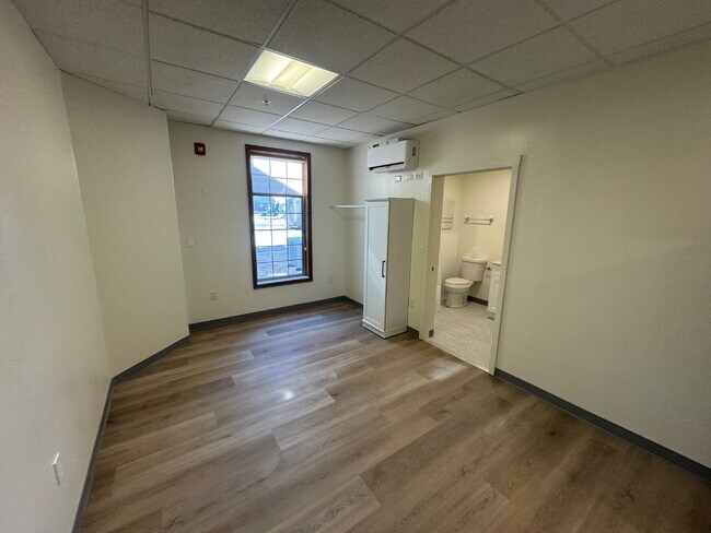 Building Photo - 460 W 600 N