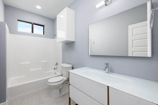 Building Photo - 810 S Michigan St