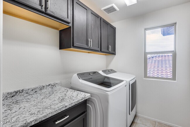 Building Photo - 6853 E Posada Cir