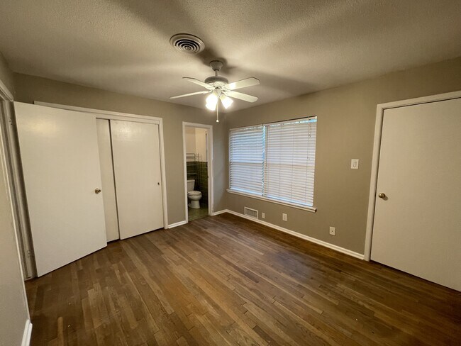 Building Photo - 1419 Linden Dr