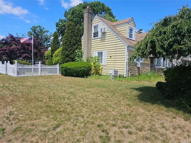 Building Photo - 1076 Carll Dr