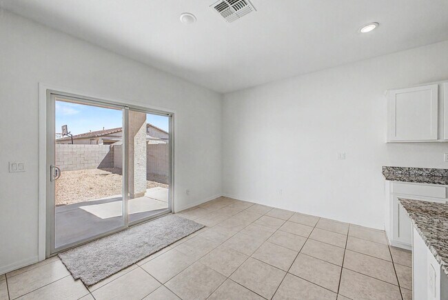 Building Photo - 35450 W Santa Clara Ave