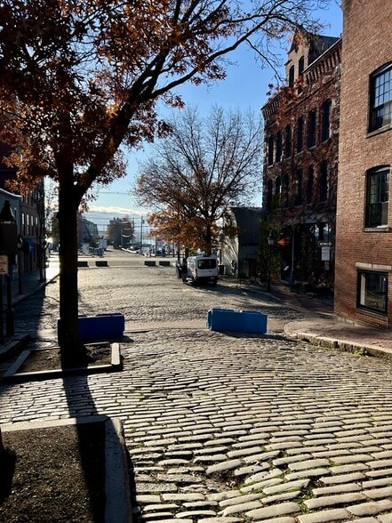 Building Photo - 10 Exchange St