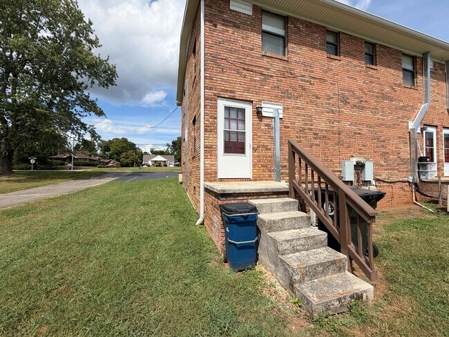 Building Photo - 1746 Morningside Dr