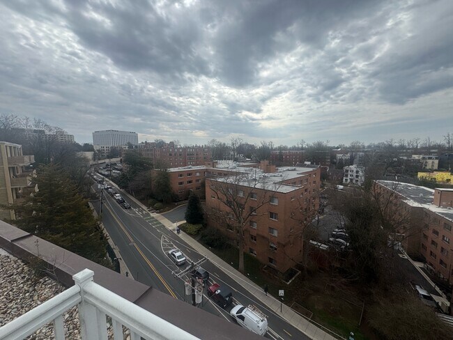 Building Photo - 3901 Tunlaw Rd NW