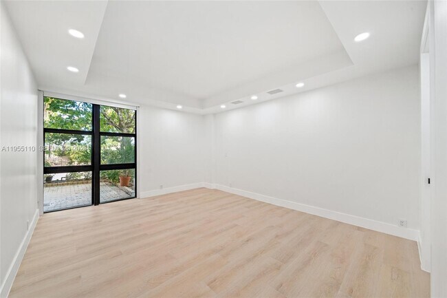 Building Photo - 1111 Crandon Blvd