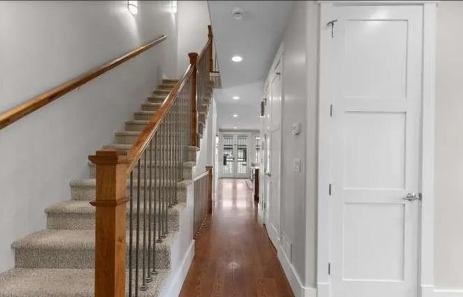 Building Photo - 965 S Clarkson St