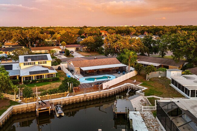 Building Photo - 6004 Tampa Shores Blvd
