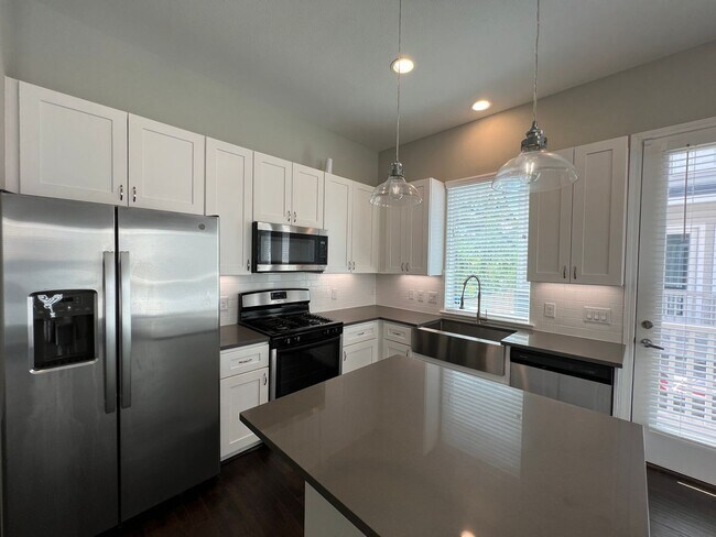 Building Photo - Introducing a stunning and impeccably main...