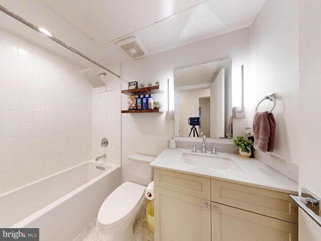 Building Photo - 2642 39th St NW