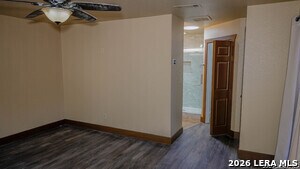 Building Photo - 923 Midnight Dr