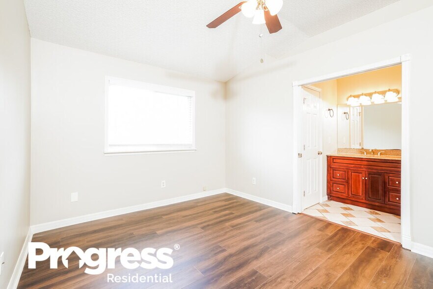 Building Photo - 1855 Sherwood Dr