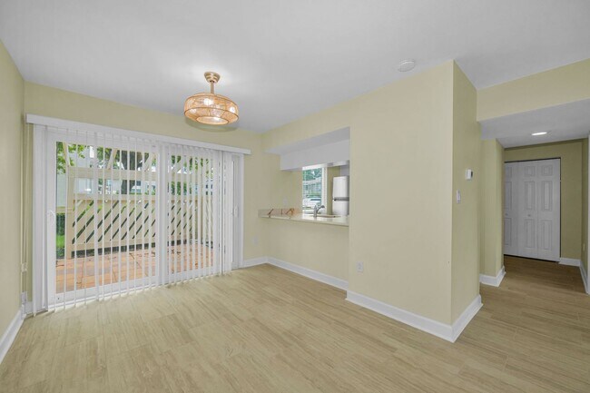 Building Photo - 645 Windrush Bay Dr