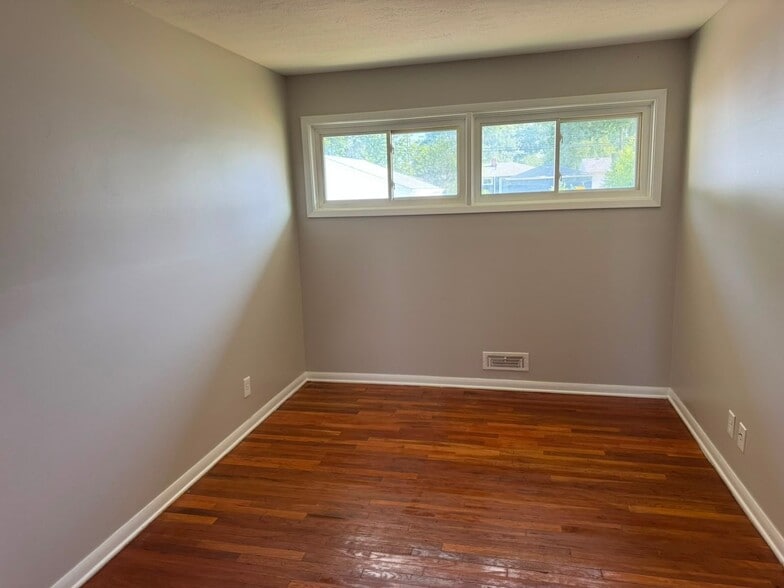 Building Photo - 15917 Steinway Blvd